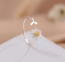 Load image into Gallery viewer, Silver Daisy Ring
