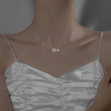 Load image into Gallery viewer, Charming Flower Necklace