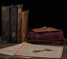 Load image into Gallery viewer, Mini Magnifying Glass