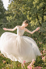 Load image into Gallery viewer, Jenna's Casual Fantasy Bridal Dress